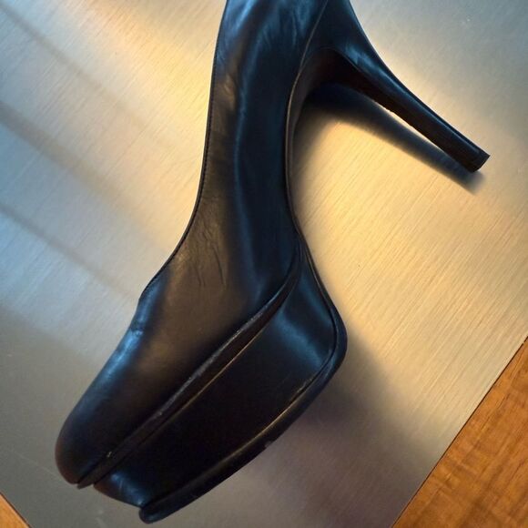 Vera Wang Classic Black Heels - Picture 6 of 11